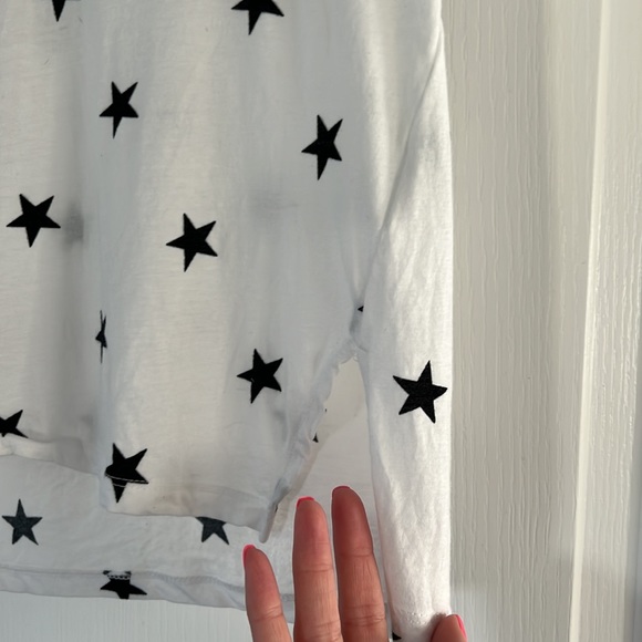 Like new LnA v neck tee. Size XS - Picture 3 of 6